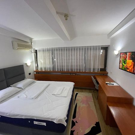 Hotel Square Скопье Экстерьер фото