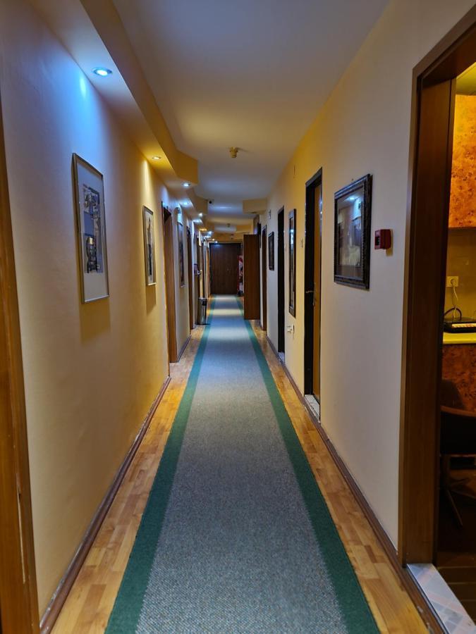 Hotel Square Скопье Экстерьер фото