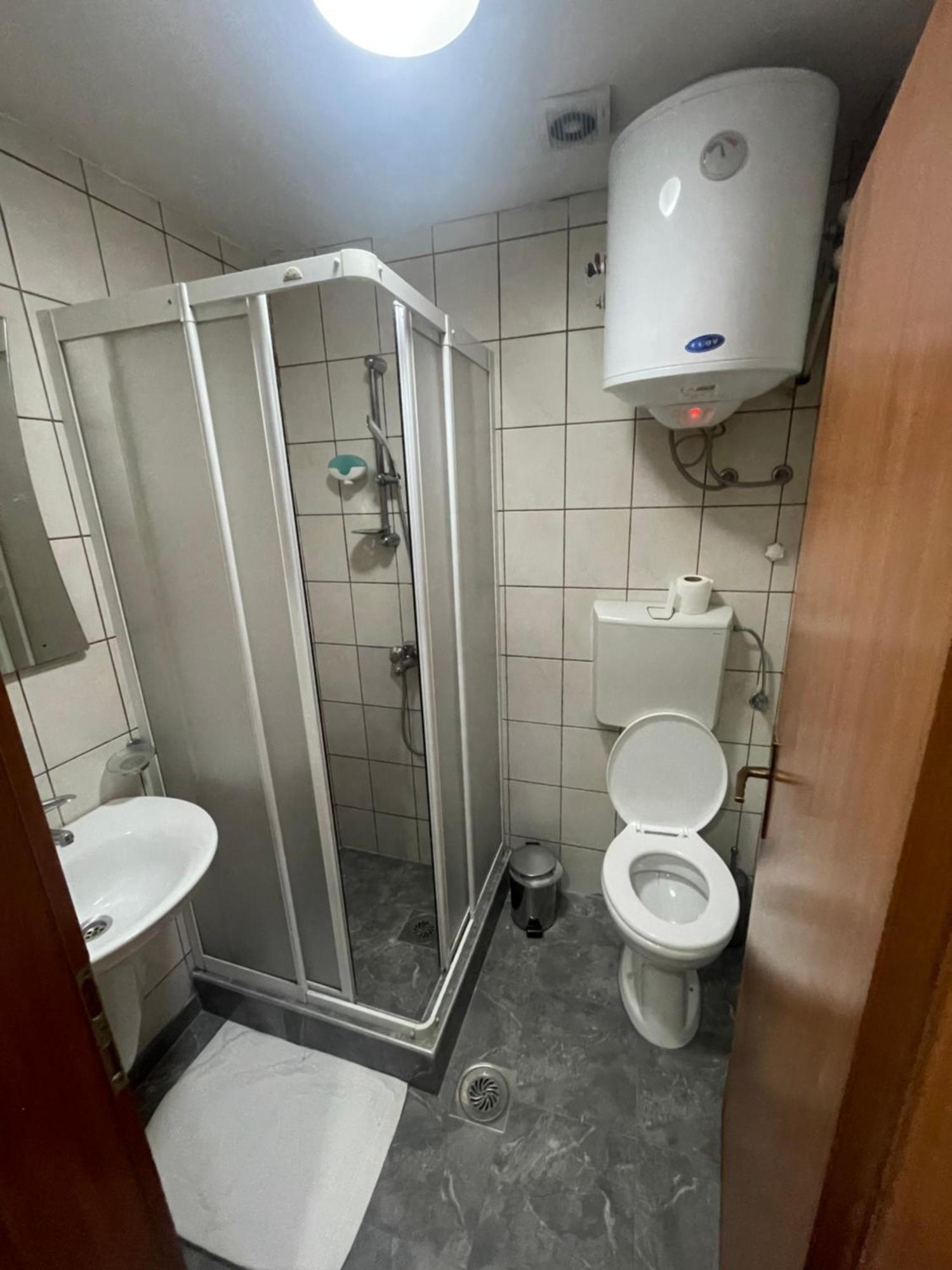 Hotel Square Скопье Экстерьер фото