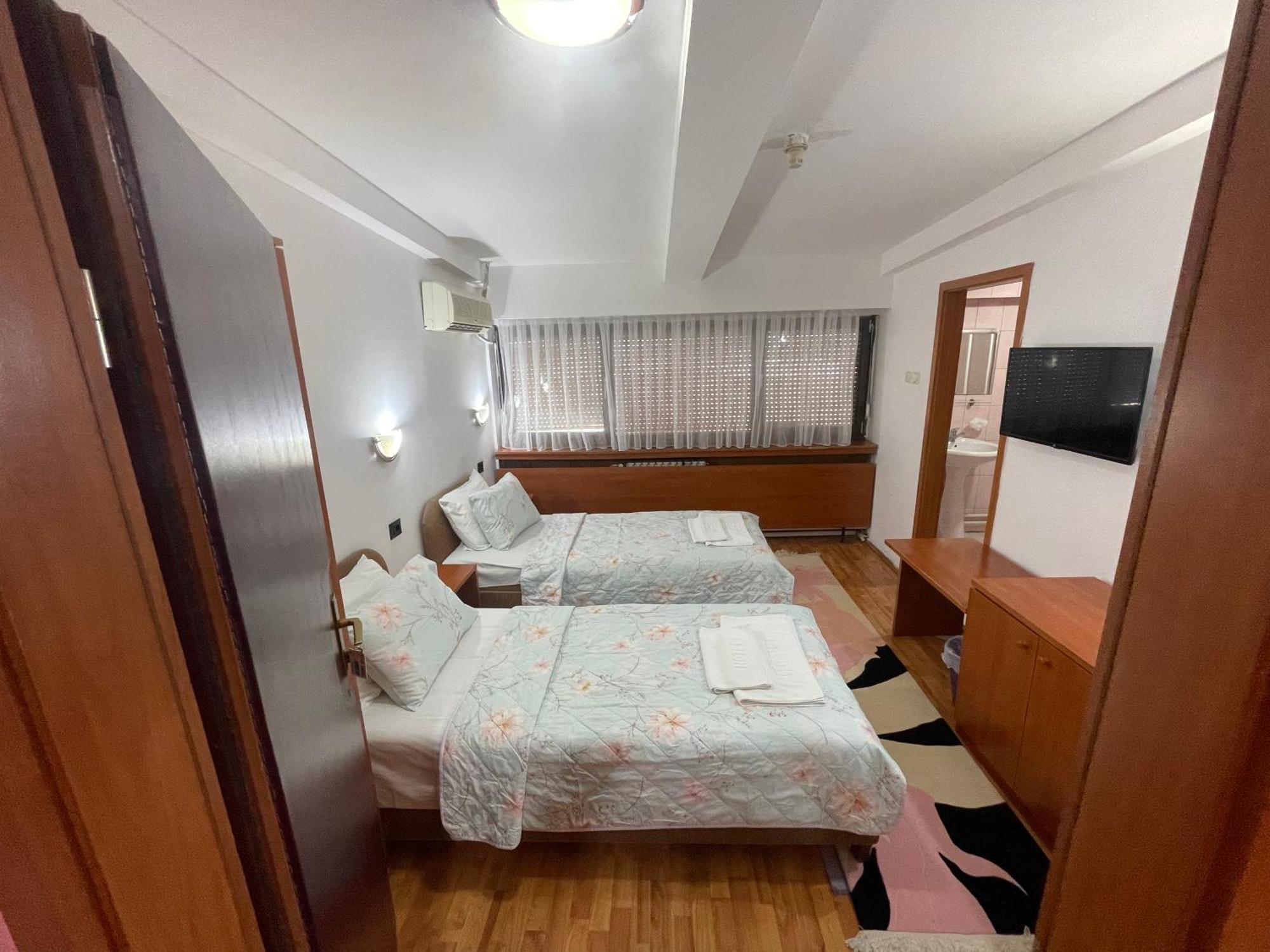 Hotel Square Скопье Экстерьер фото