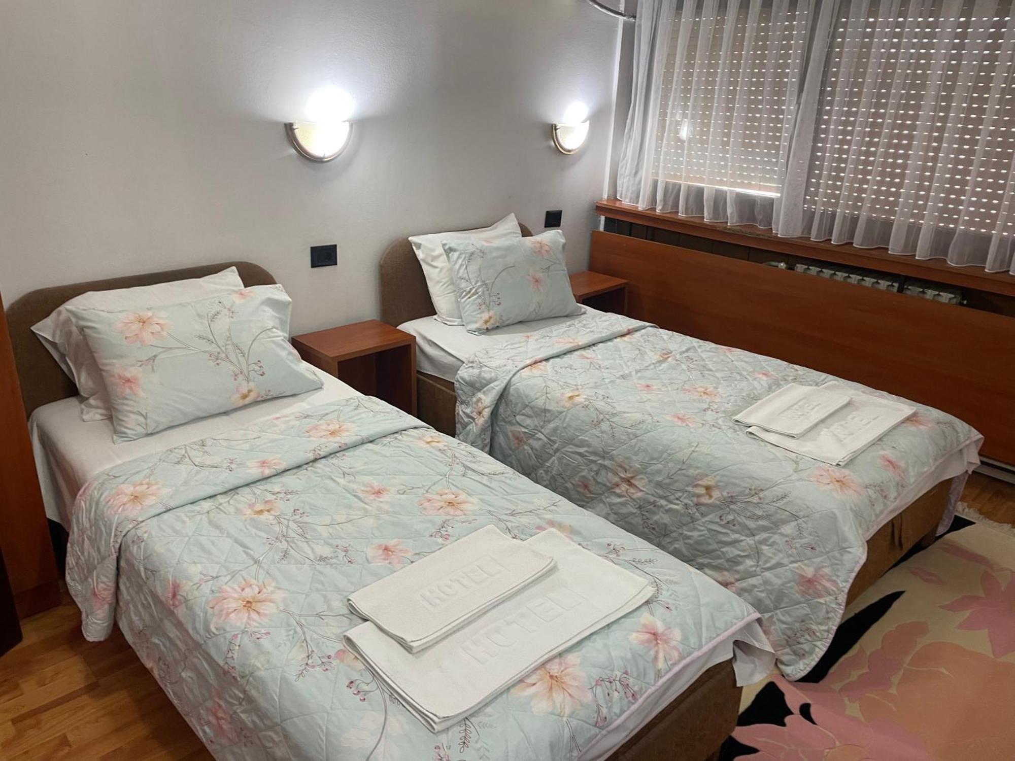 Hotel Square Скопье Экстерьер фото