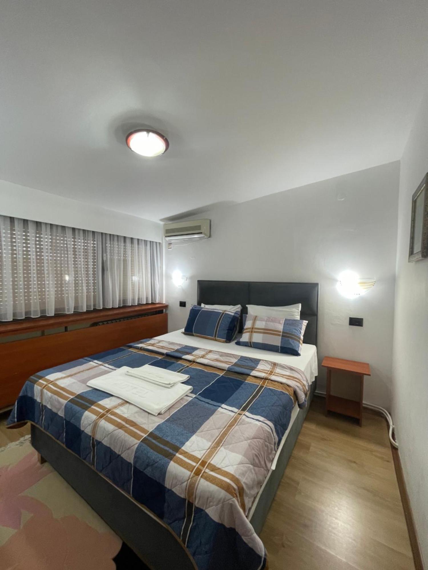 Hotel Square Скопье Экстерьер фото