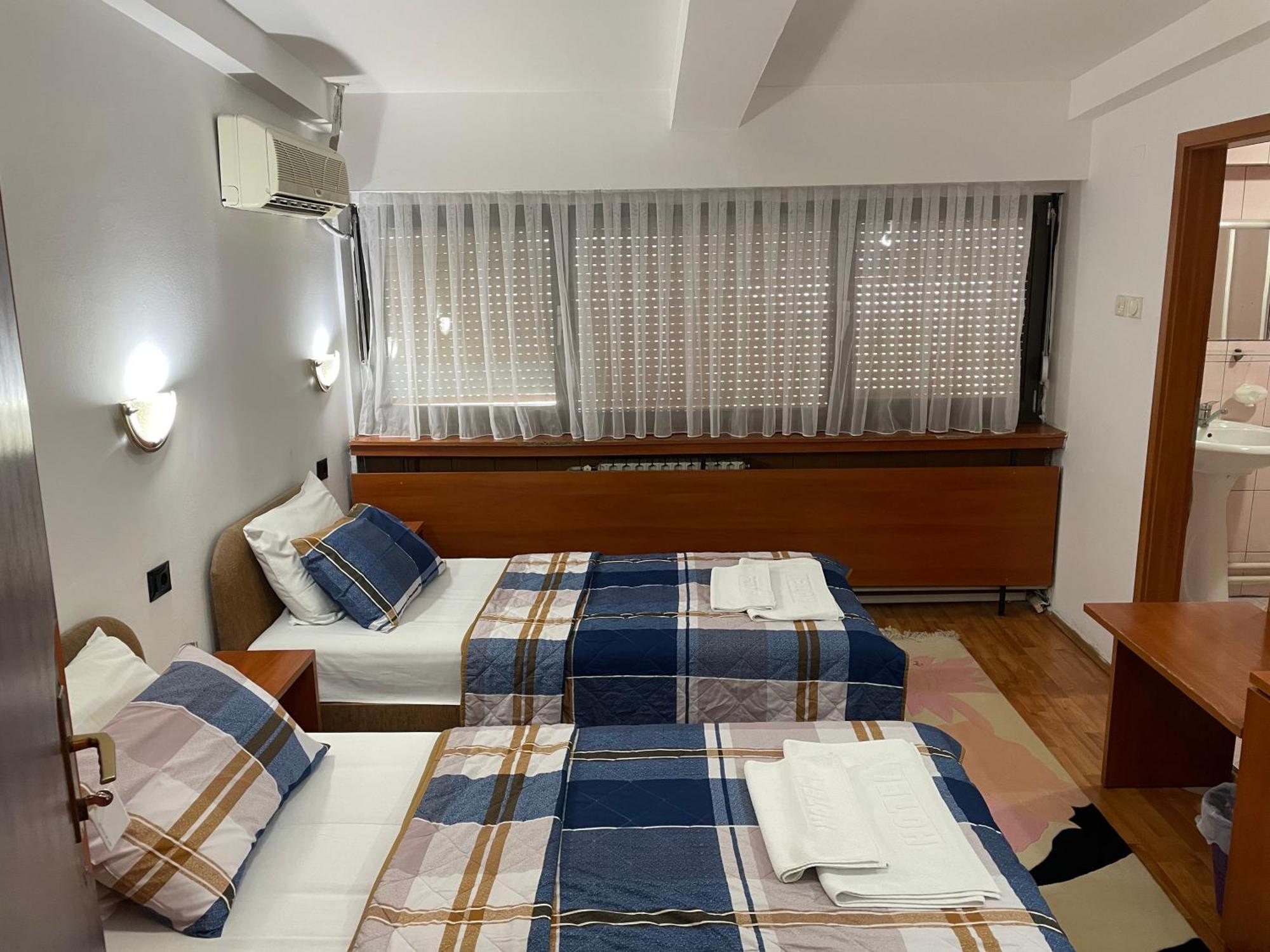 Hotel Square Скопье Экстерьер фото