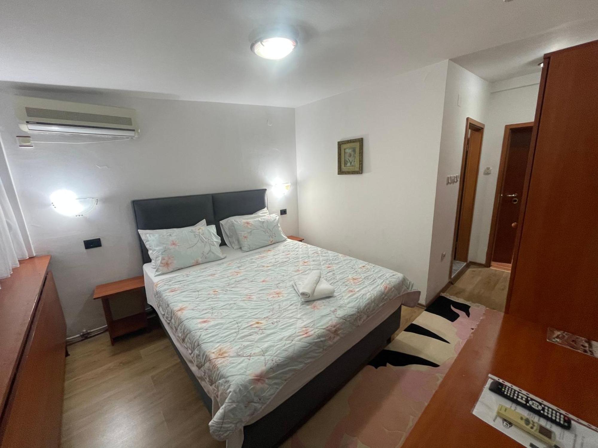 Hotel Square Скопье Экстерьер фото