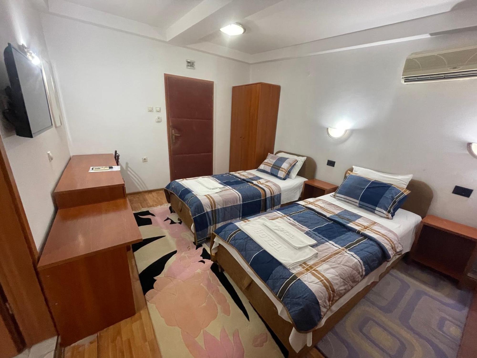 Hotel Square Скопье Экстерьер фото