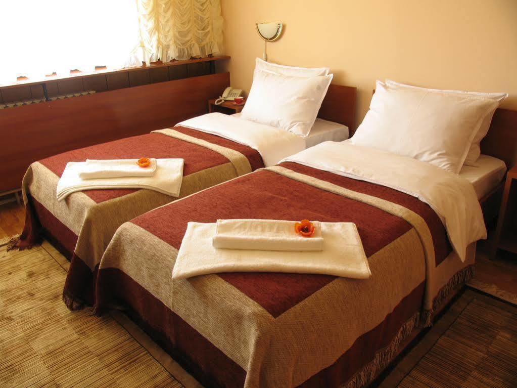 Hotel Square Скопье Экстерьер фото