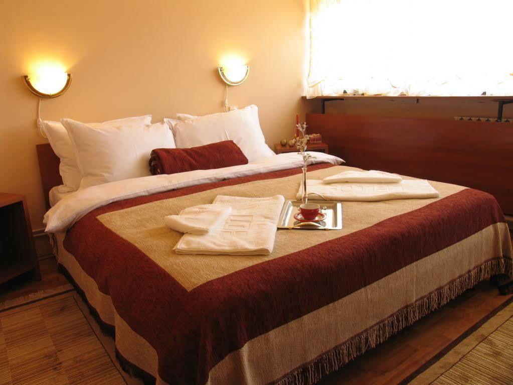 Hotel Square Скопье Экстерьер фото