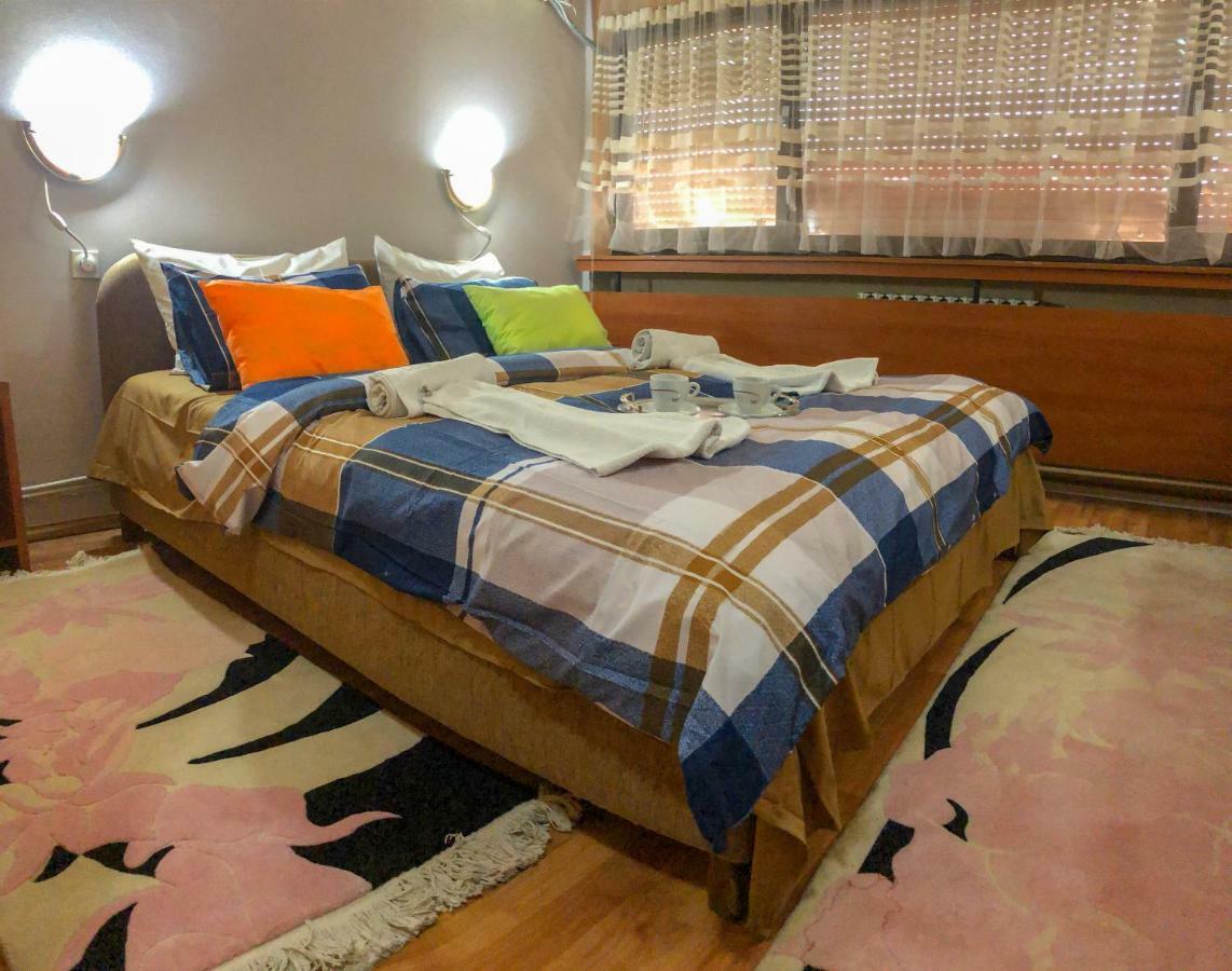 Hotel Square Скопье Экстерьер фото