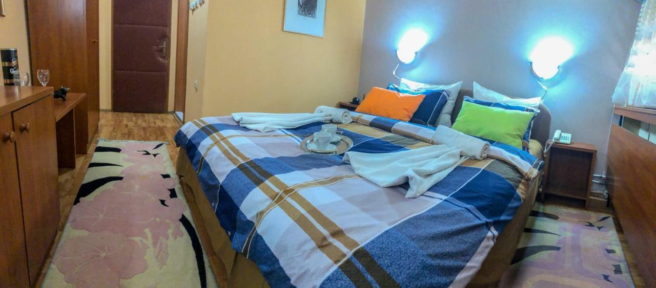Hotel Square Скопье Экстерьер фото
