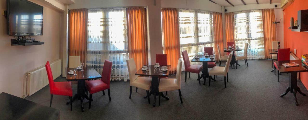 Hotel Square Скопье Экстерьер фото