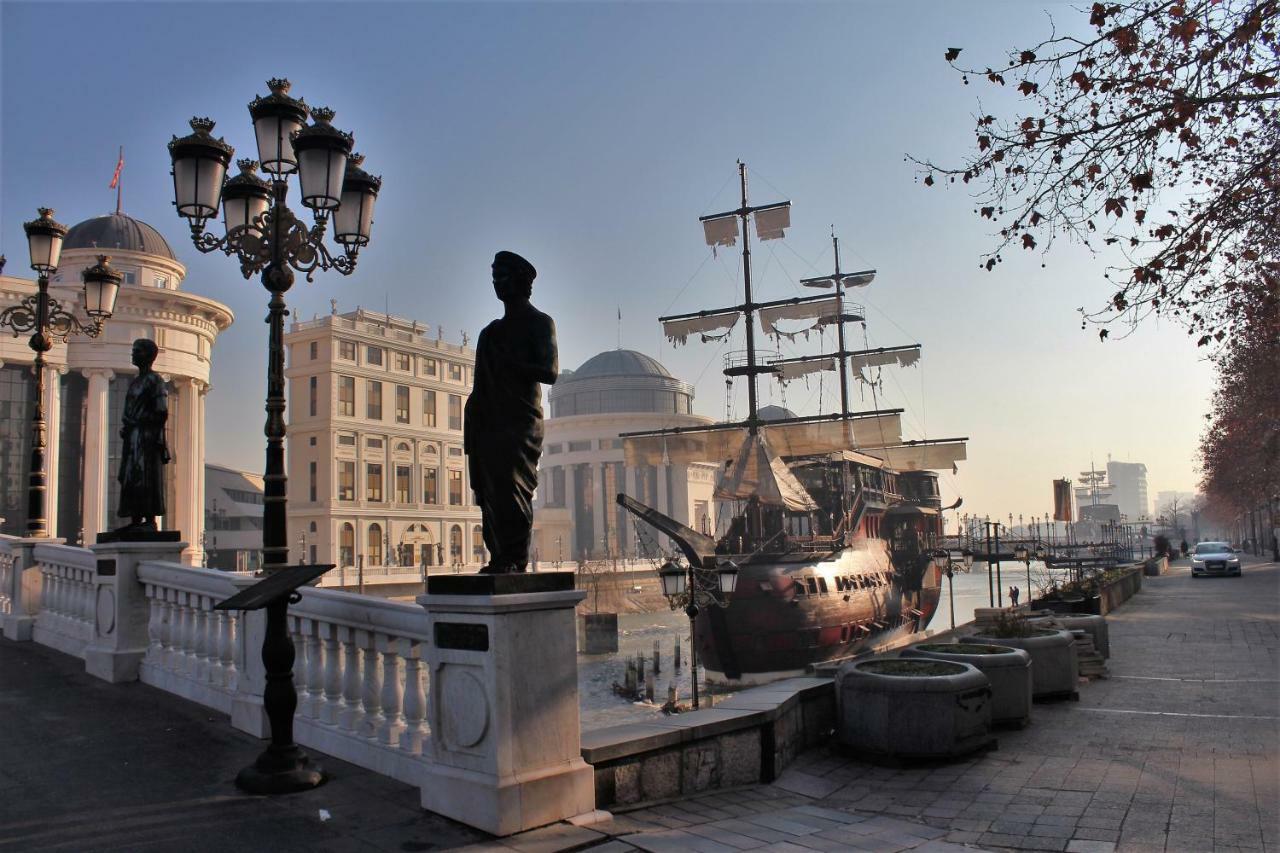Hotel Square Скопье Экстерьер фото