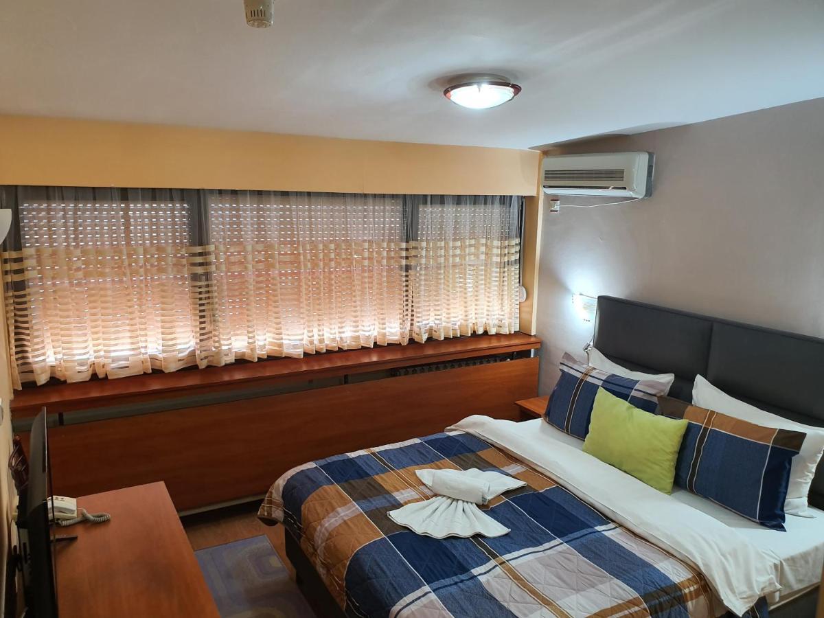 Hotel Square Скопье Экстерьер фото