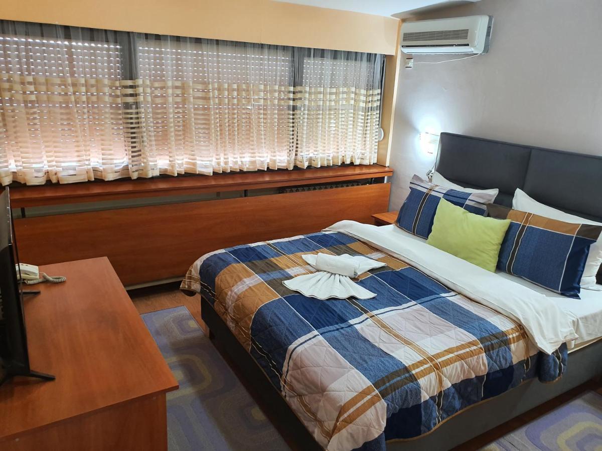 Hotel Square Скопье Экстерьер фото
