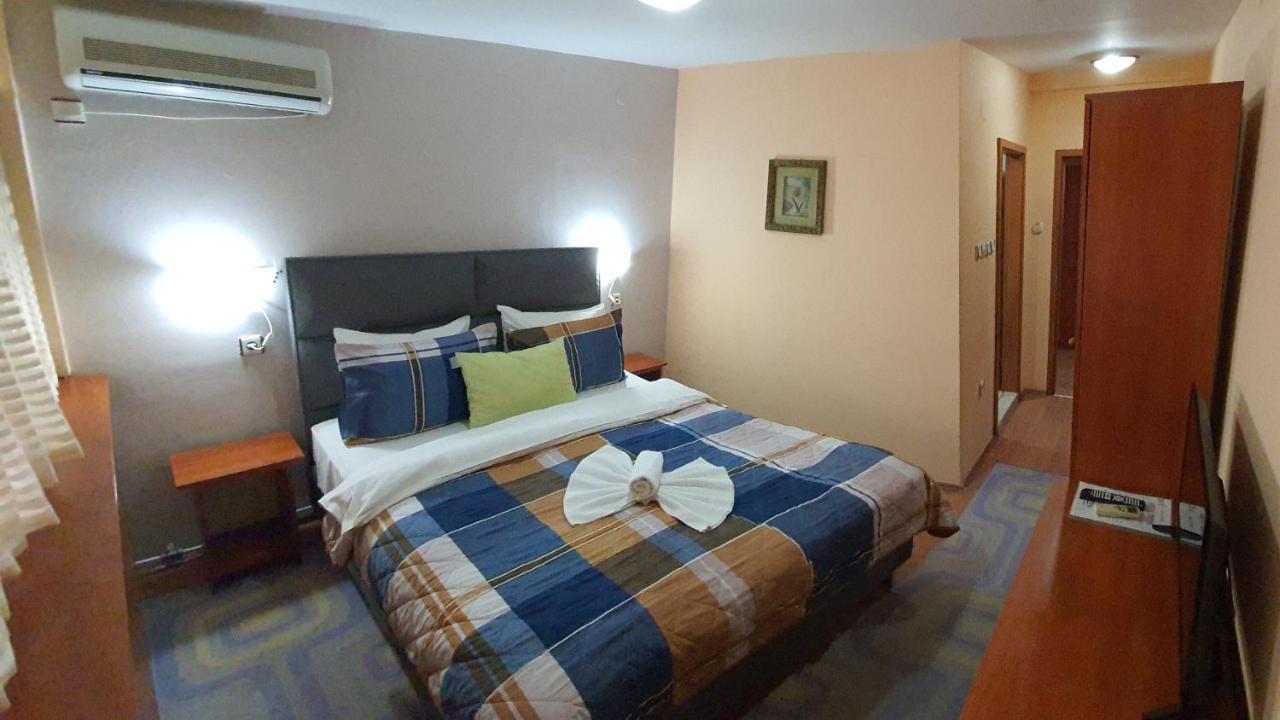 Hotel Square Скопье Экстерьер фото