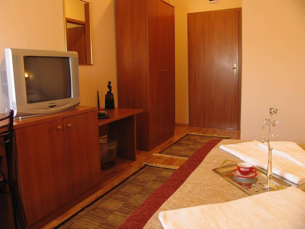 Hotel Square Скопье Экстерьер фото